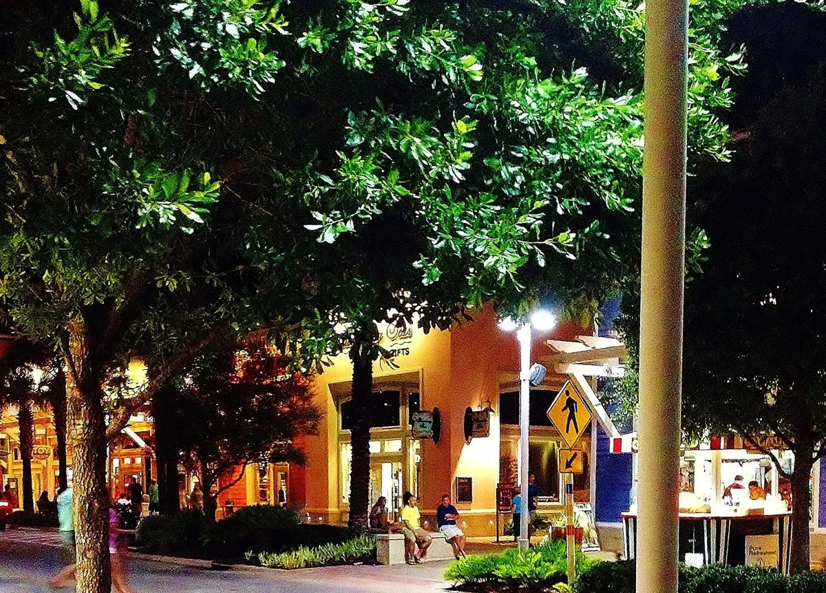 Shops and walkways at Pier Park