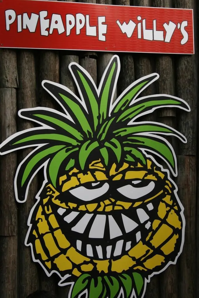 Pineapple Willy's sign
