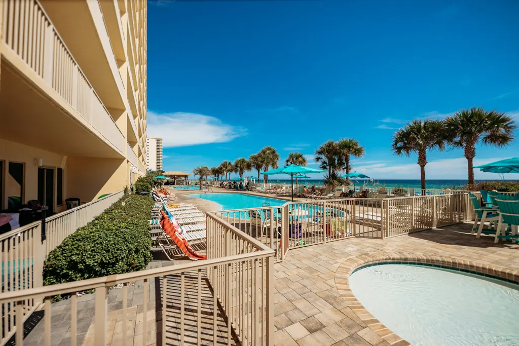 Kiddie pool and pool deck along the Gulf Crest tower
